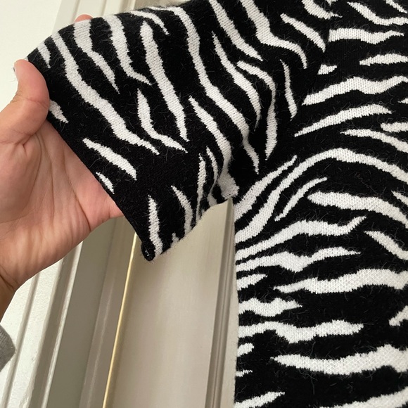 Premise zebra print short sleeved sweater - Picture 2 of 4